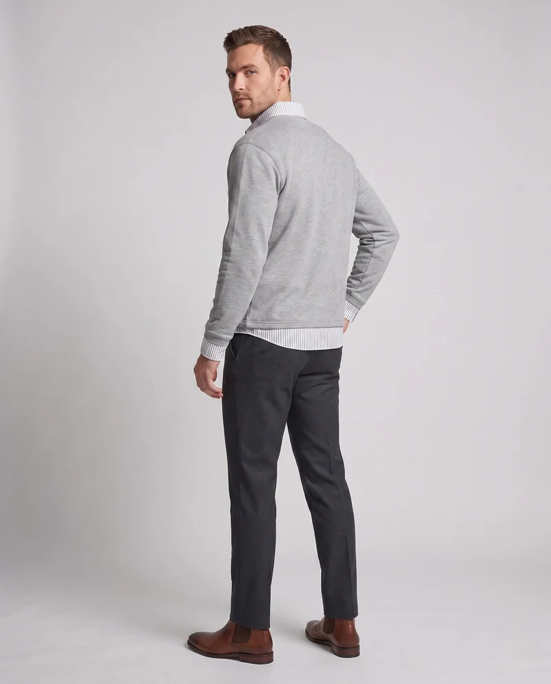 Herren Oversize Pullover mit V-Ausschnitt und Hemd-Lagen-Effekt