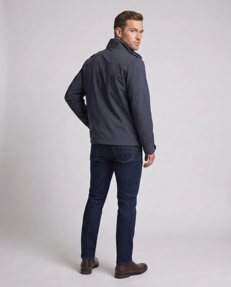Herren urbane Funktionsjacke mit verdeckter Frontklappe, kontrastierender Paspelierung und verstellbarem Saum