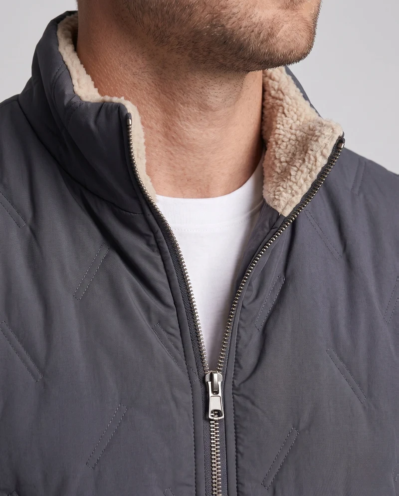 Herren wärmende gesteppte Fleece-Innenweste mit Teddyfutter, verdecktem Reißverschluss und praktischen Seitentaschen