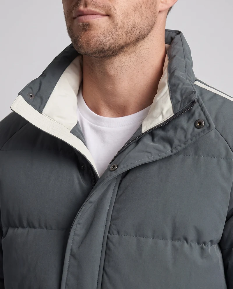 Männer gepolsterte Kapuzenwinterjacke mit sportlichen Seitenstreifen und winddichter Außenschale