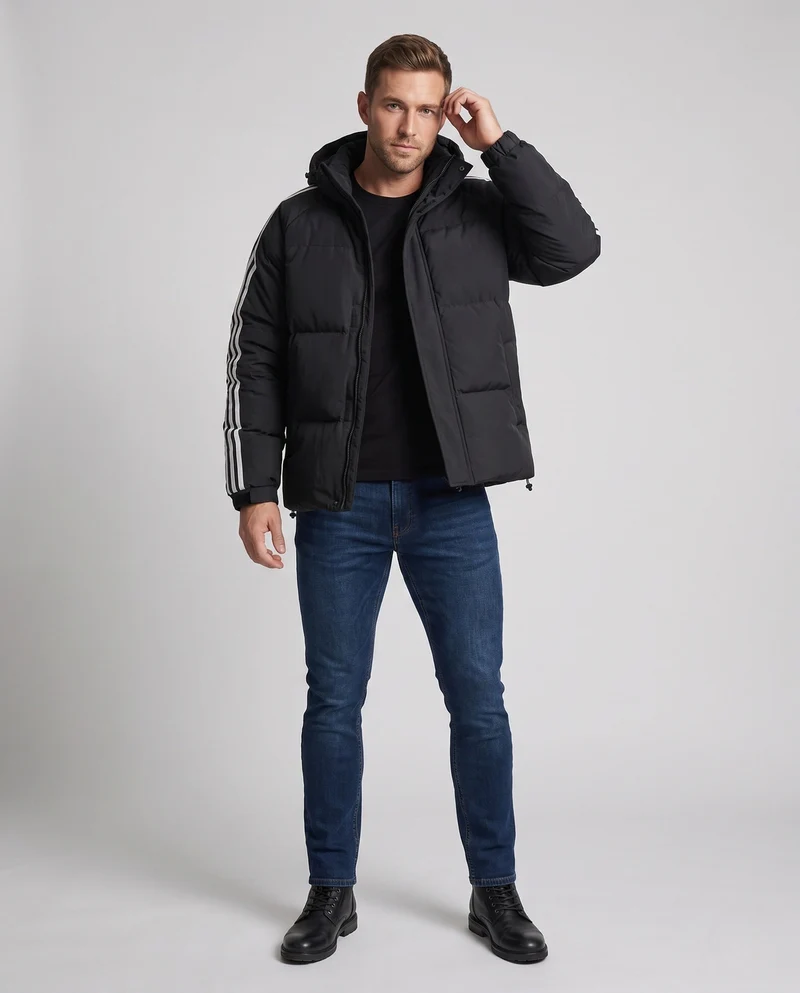 Herren gepolsterten Kapuzenjacke im sportlichen Streetwear-Look mit kontrastierenden Streifenärmeln und winddichter Außenschicht