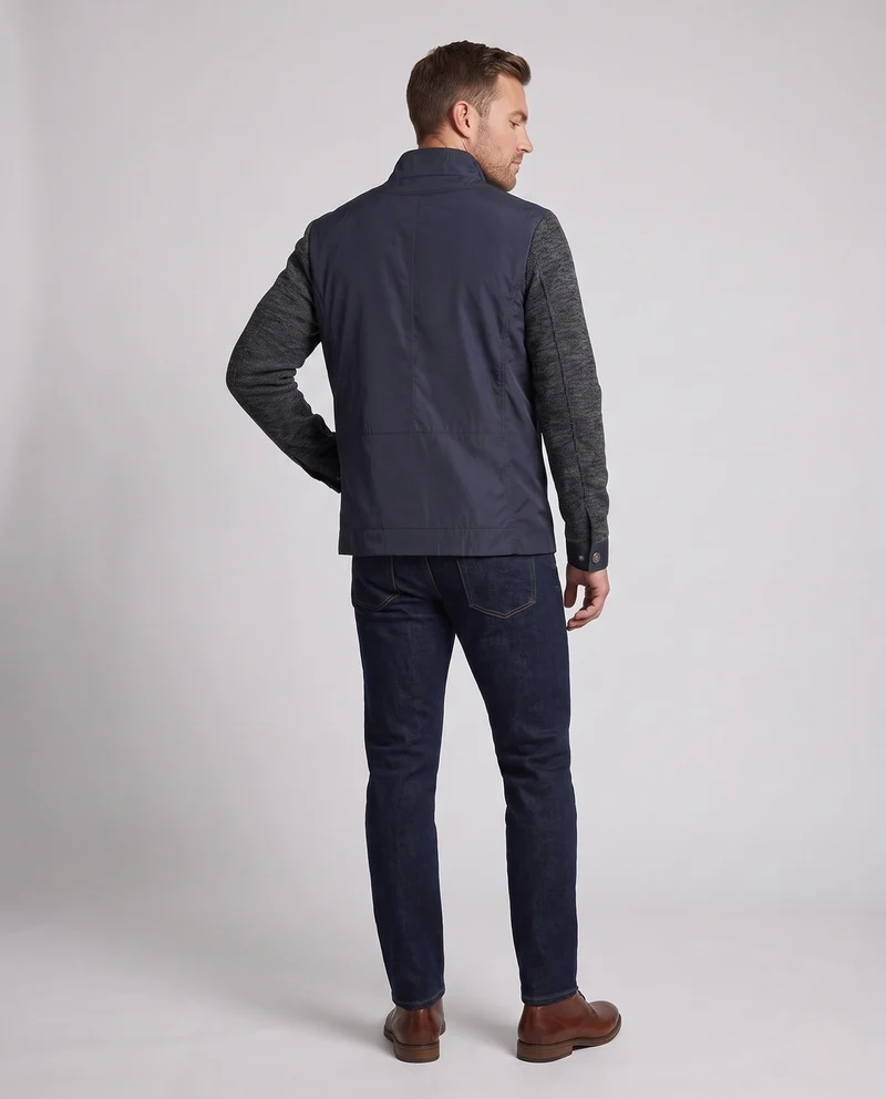 Herren Hybridjacke mit Kunstledervorderseite, gesteppte Details und gestrickten Ärmeln