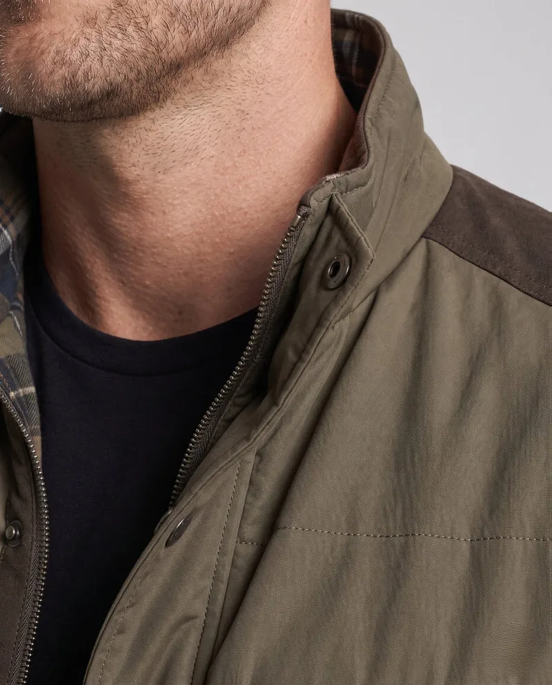 Herren kompakte gesteppte Jacke im Reisestil mit hohem Kragen und kontrastierendem Besatz