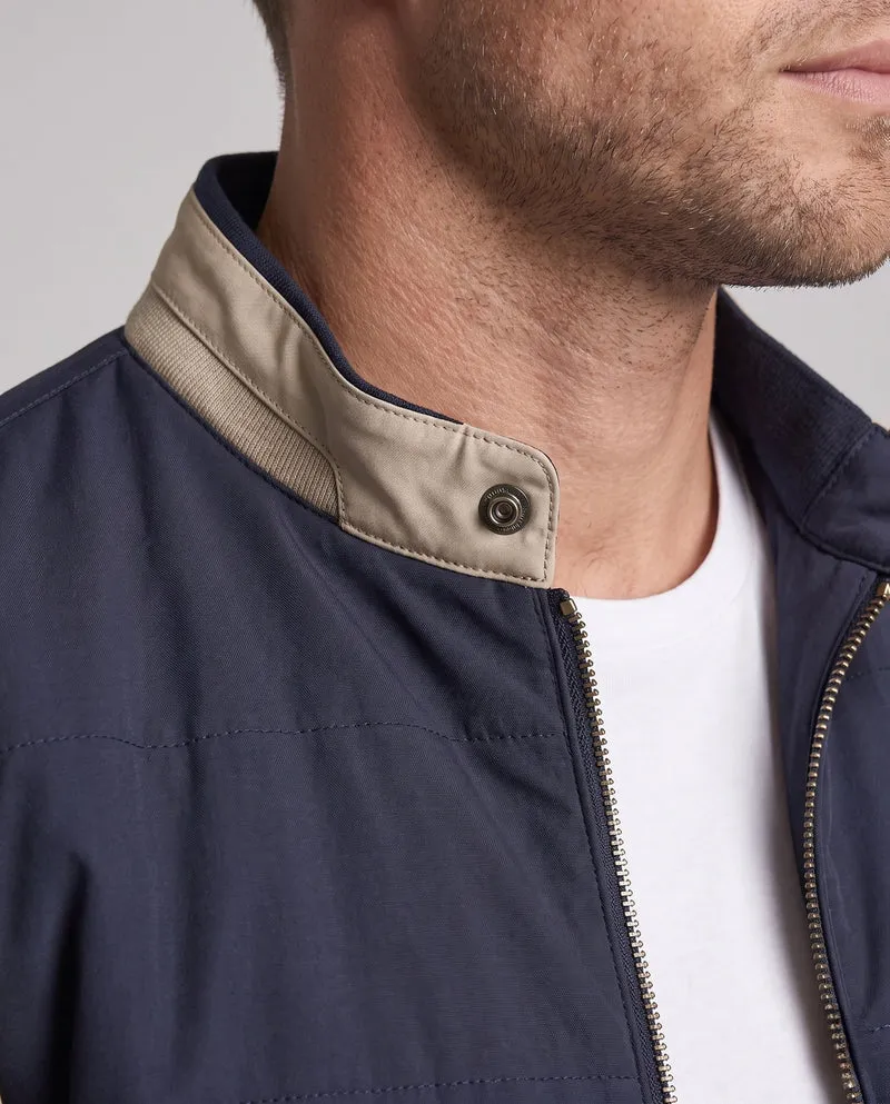 Leicht gefütterte Cityjacke für Herren mit Kontrastärmeln, Stehkragen und dekorativem Innenfutter