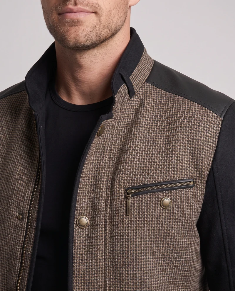 Herrenmanteljacke mit Stehkragen, doppelter Verschluss und strukturiertem Materialmix