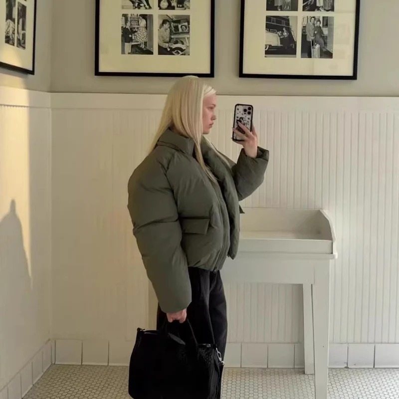 Damen Kurze boxy Funktionsjacke mit Kapuze, wattierter Isolierung und diagonalen Reißverschlusstaschen Drune