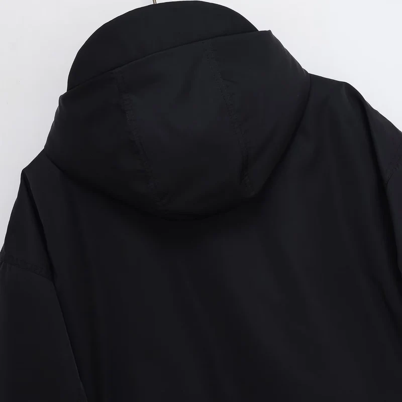 Damen Kurze boxy Funktionsjacke mit Kapuze, wattierter Isolierung und diagonalen Reißverschlusstaschen Drune