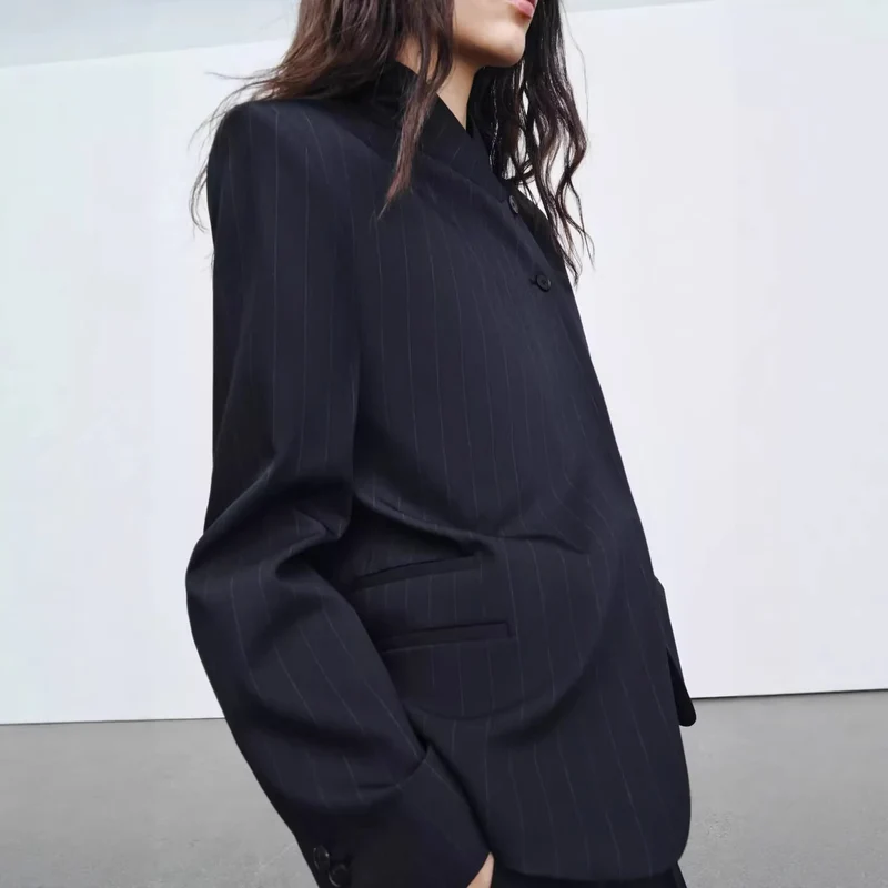 Damen Kurzblazer mit Funnelkragen und asymmetrischer Knopfleiste Drune