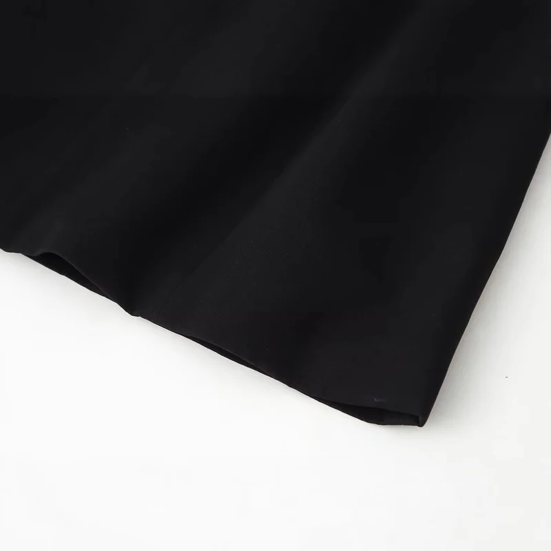 Damen Kurzblazer‑Kleid mit dramatischem Cut‑Out, betonter Schulter und goldenen Schmuckverschlüssen Drune