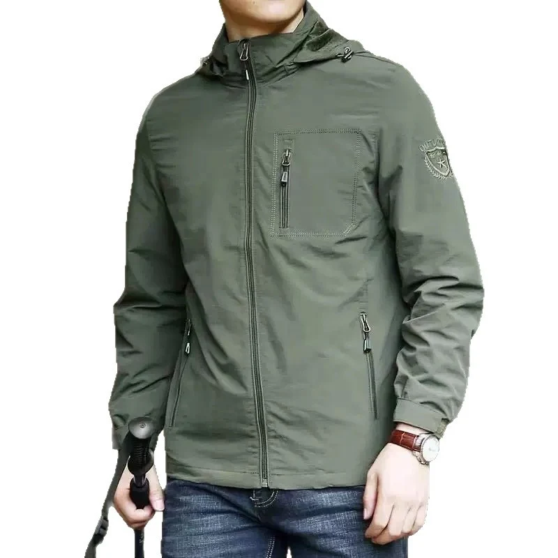 Herren Leichte Softshell-Outdoorjacke mit Kapuze und wasserabweisender Membran sowie Brusttasche Drune