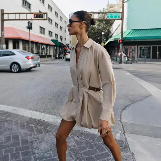 Damen Hemdblusenkleid mit Taillen-Tunnelzug, plissiertem Rock und Hemdkragen Drune
