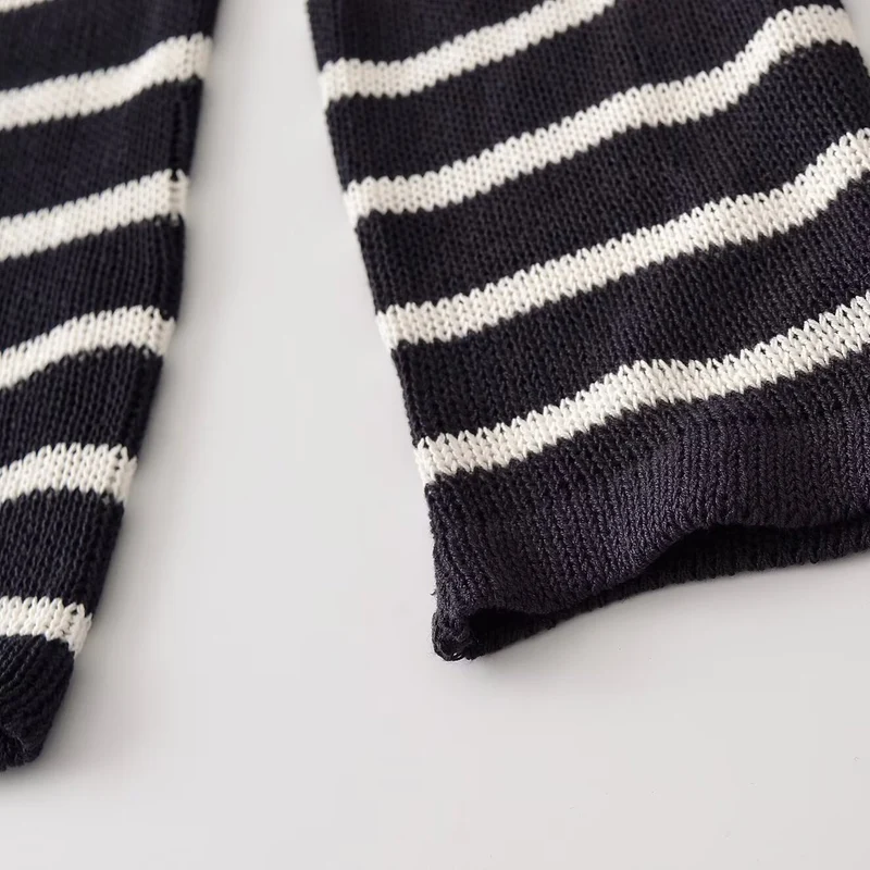 Damen Gestreifter Feinstrick-Pullover mit Knopfleiste und Rundhalsausschnitt Drune