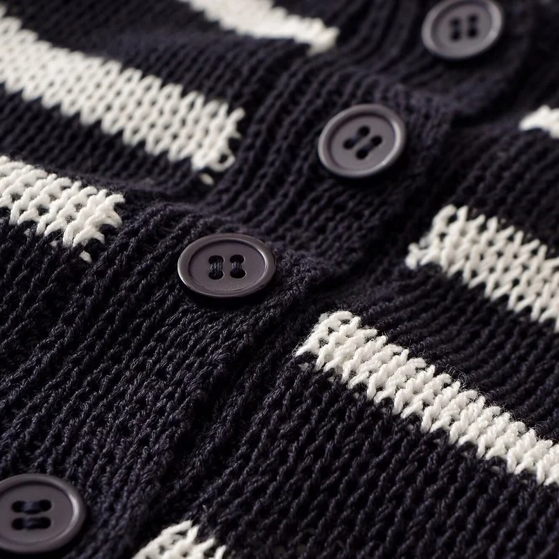 Damen Gestreifter Feinstrick-Pullover mit Knopfleiste und Rundhalsausschnitt Drune