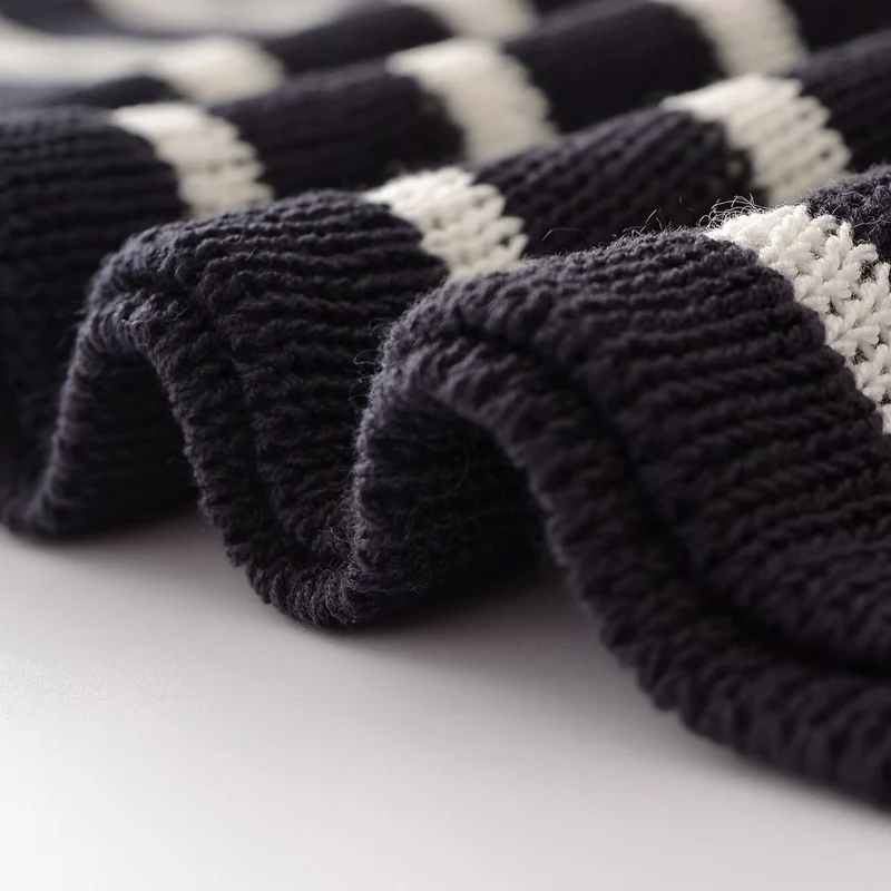 Damen Gestreifter Feinstrick-Pullover mit Knopfleiste und Rundhalsausschnitt Drune