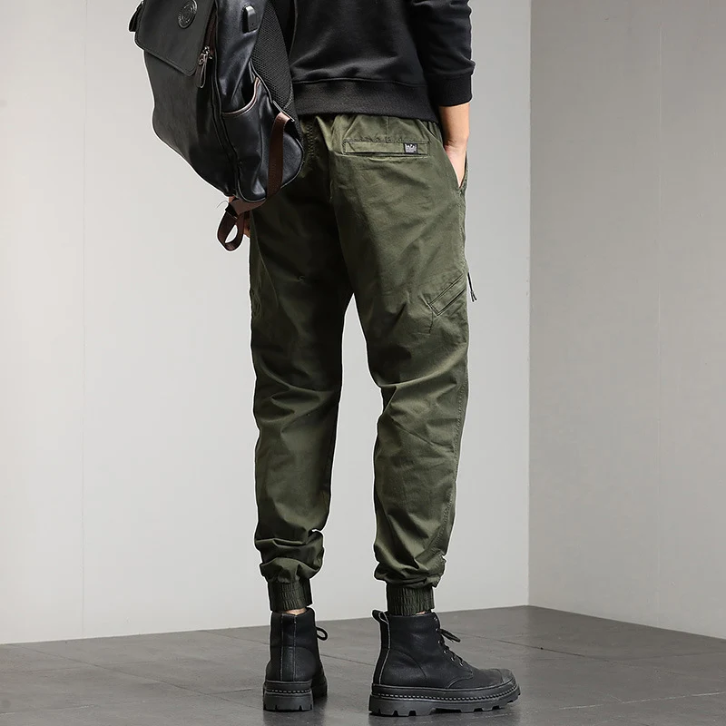 Herren Cargo-Jogginghose im Utility-Look mit elastischem Bund, Kniepaneelen und Klappentaschen Drune