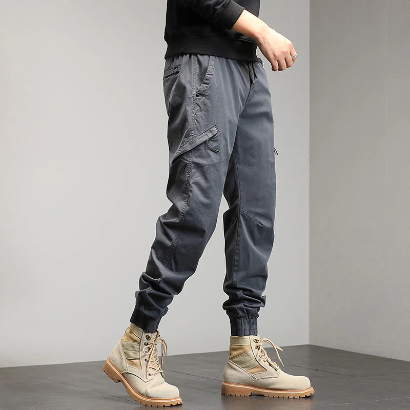 Herren Cargo-Jogginghose im Utility-Look mit elastischem Bund, Kniepaneelen und Klappentaschen Drune