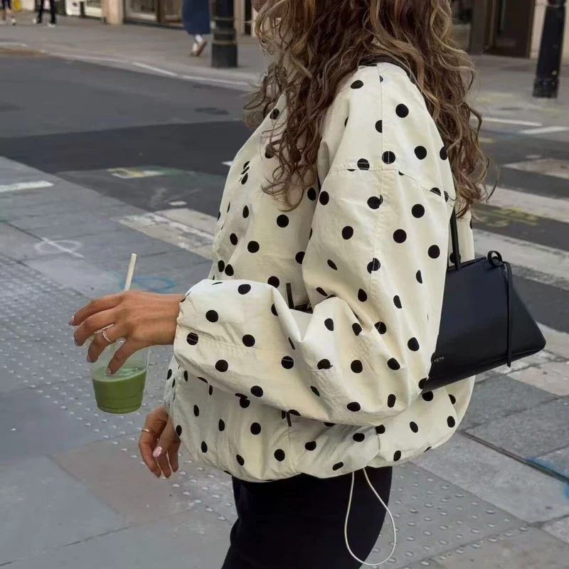 Damen Gepunktete Cropped-Übergangsjacke mit Stehkragen, Tunnelzug und Reißverschluss Drune