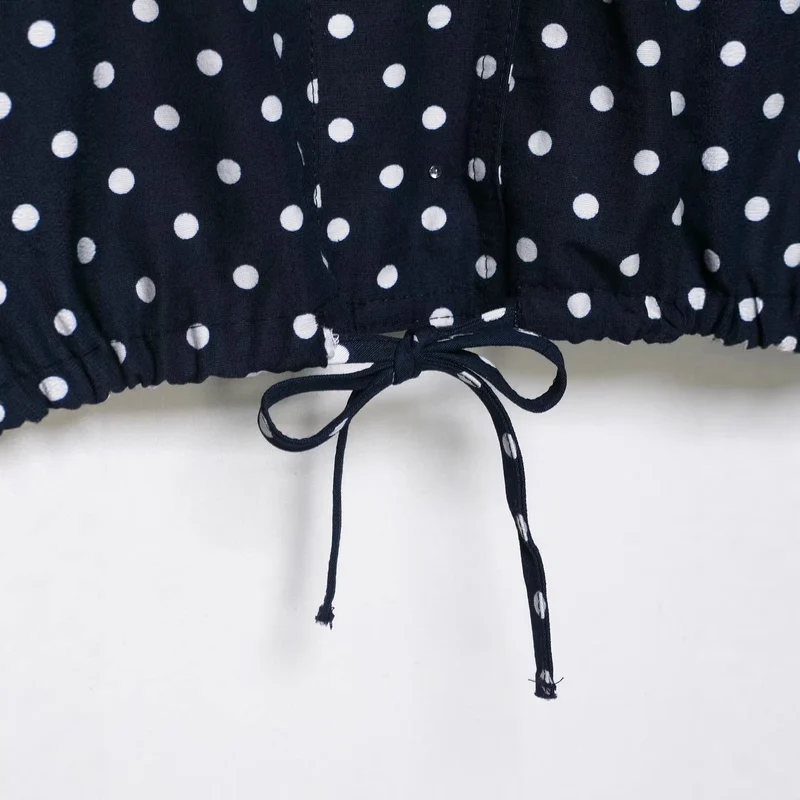 Damen Gepunktete Cropped-Blusenjacke mit Stehkragen, Tunnelzug und Eingrifftaschen Drune