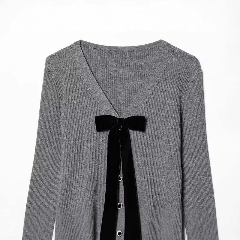 Damen Feinstrick-Cardigan mit V-Ausschnitt, Samtschleife und Herzknöpfen Drune
