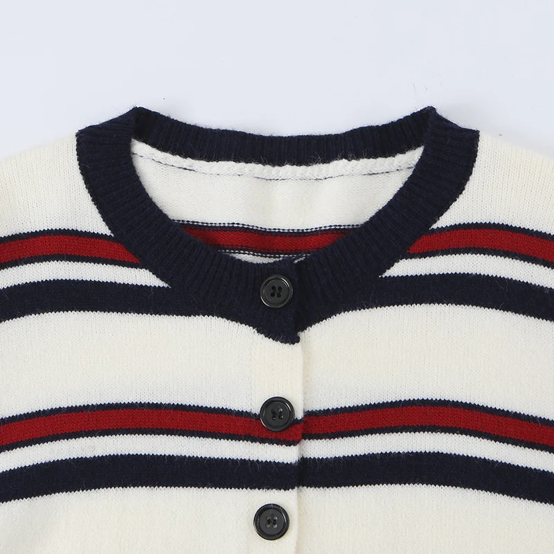 Damen Feinstrick-Cardigan im Cropped-Boxy‑Schnitt mit durchgehender Knopfleiste Drune