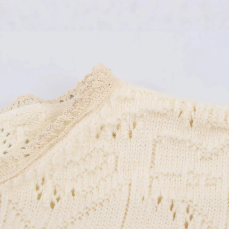 Damen Feinstrick-Cardigan im Blusenstil mit bestickten Puffärmeln und Volantbund Drune