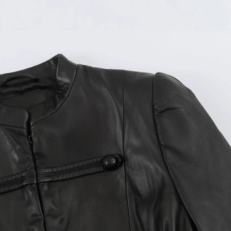 Damen Cropped-Lederoptik-Jacke im militärisch inspirierten Design mit Stehkragen und Zierdöbeln Drune