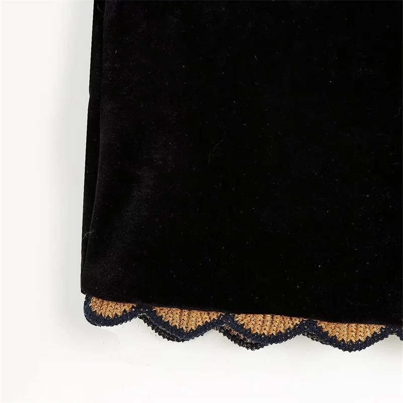 Damen Bestickte Samtweste mit folklorischer Perlenstickerei und gewelltem Saum Drune