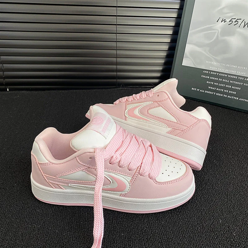 Damen Sneakers im trendigen Design mit dicker Laufsohle und aufregenden Schnürdetails Drune