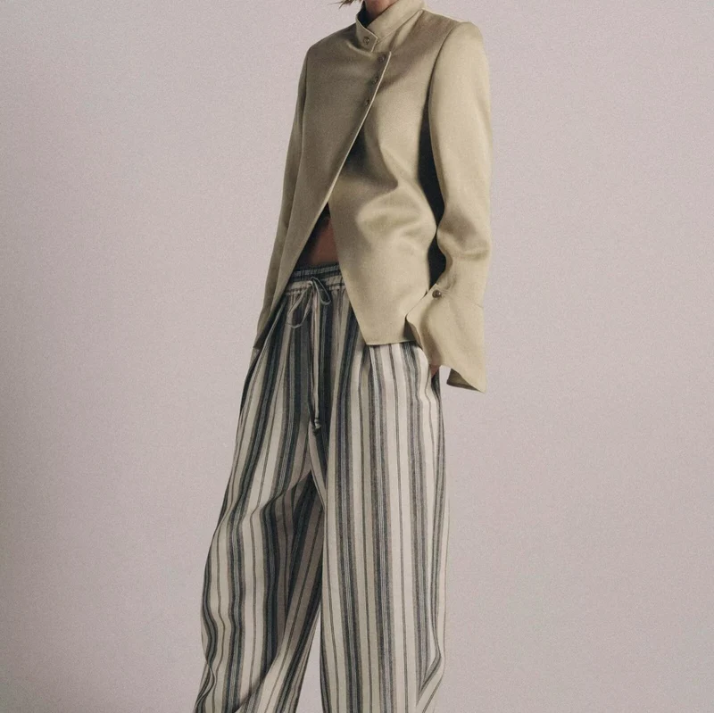 Damen Elegantes Cape-Kurzmantel mit Stehkragen, asymmetrischem Überschlag und Ärmelklappen Drune