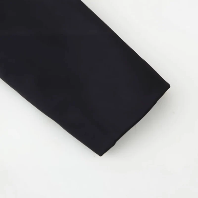 Damen Elegante Kurzjacke im Mandarin‑Stil mit Froschverschlüssen und taillierenden Abnähern Drune