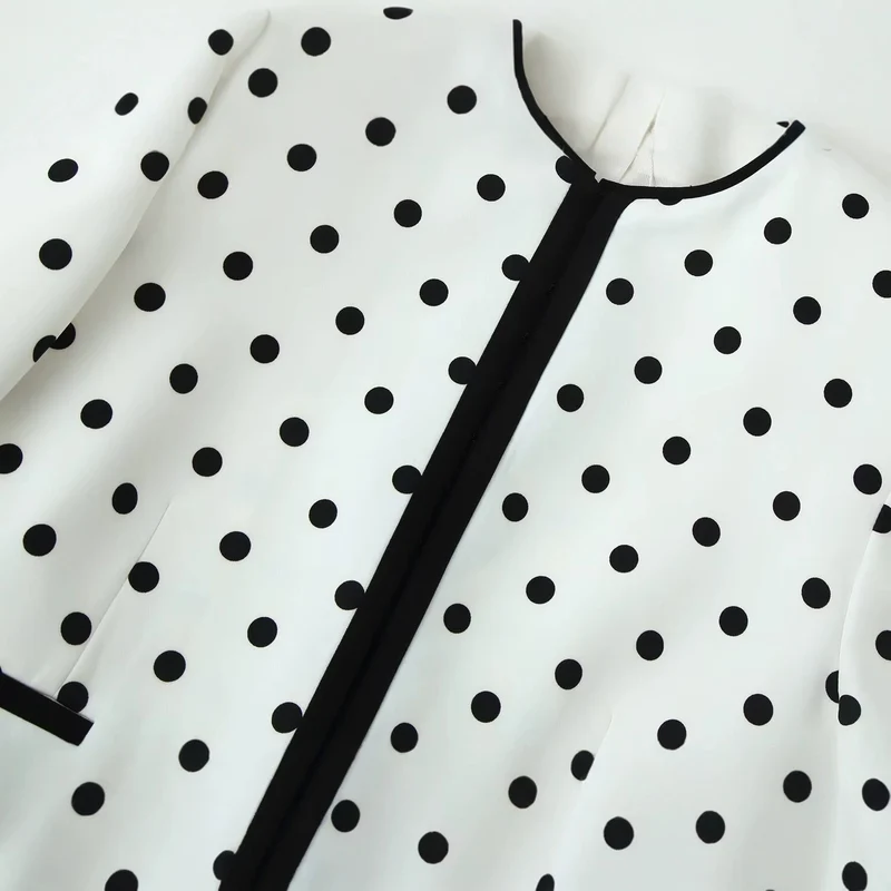 Damen Cropped‑Übergangsjacke im Polka‑Dot‑Design mit rundem Ausschnitt und kontrastierter Blendenverarbeitung Drune