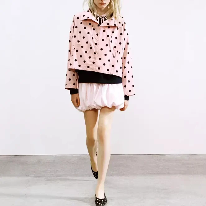 Damen Cropped-Übergangsjacke im Polka‑Dot‑Design mit kastiger Silhouette und Kapuze Drune