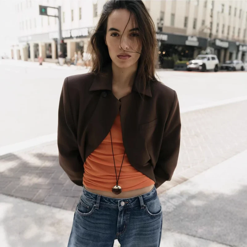 Damen Kurzer taillierter Blazer mit verdeckter Knopfleiste und geschwungenem Saum Drune