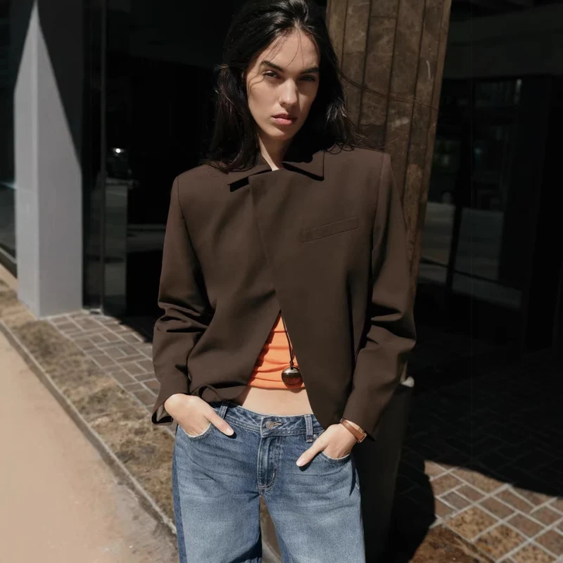 Damen Kurzer taillierter Blazer mit verdeckter Knopfleiste und geschwungenem Saum Drune