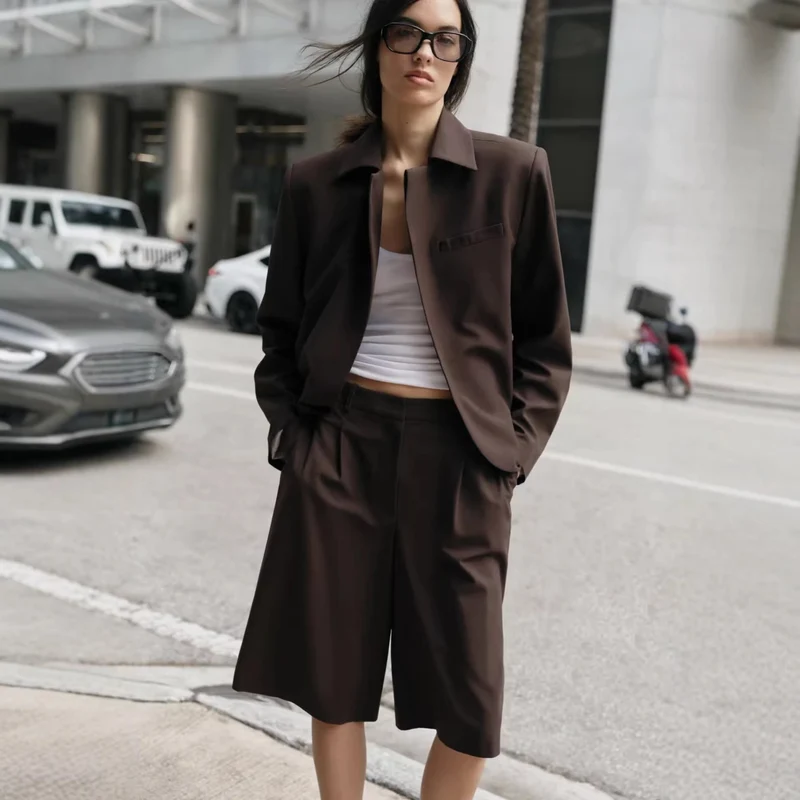 Damen Kurzer taillierter Blazer mit verdeckter Knopfleiste und geschwungenem Saum Drune