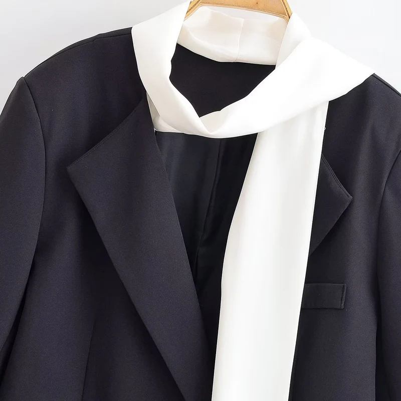 Damen Kurzer Blazer mit angenähter Schluppen‑Krawatte und Pattentaschen Drune
