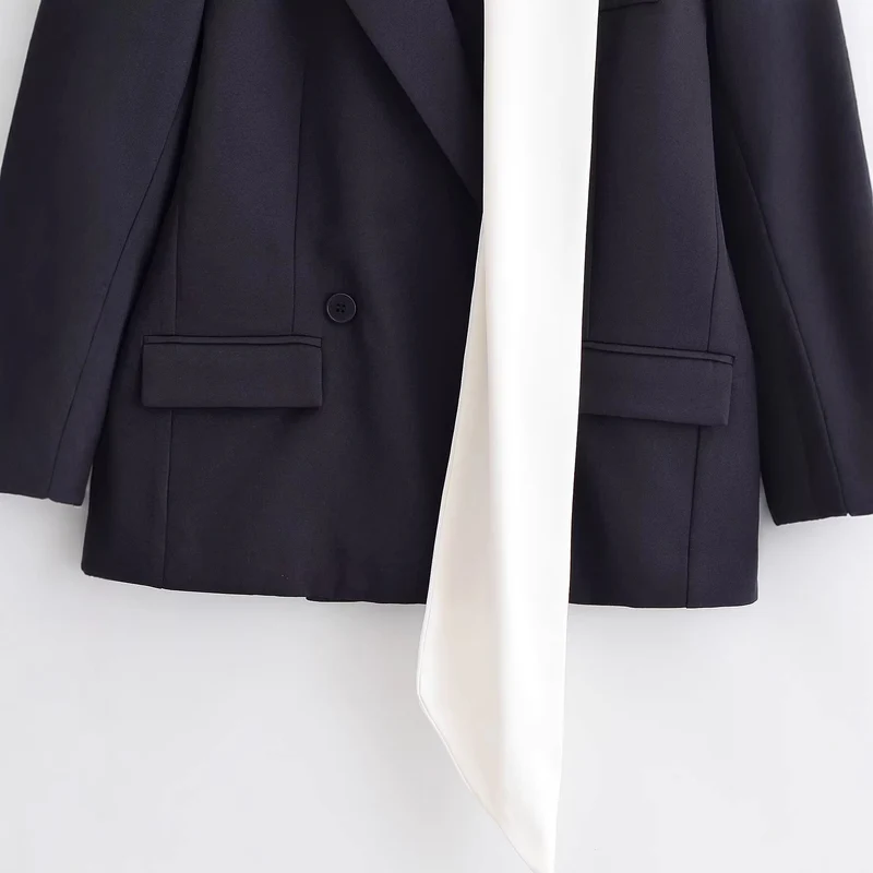 Damen Kurzer Blazer mit angenähter Schluppen‑Krawatte und Pattentaschen Drune