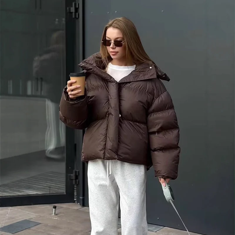 Damen Kurze Voluminöse Steppjacke mit hohem Schlauchkragen und Kapuze Drune