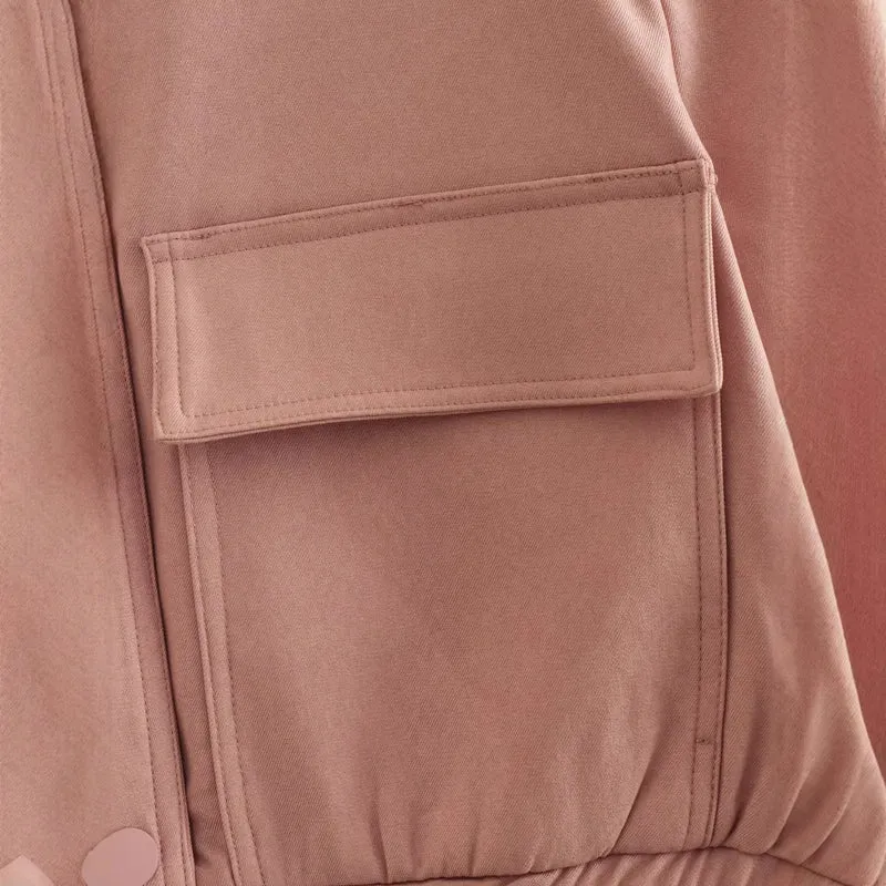 Damen Kurze Utility-Jacke mit Stehkragen, aufgesetzten Pattentaschen und Gummizugbund Drune