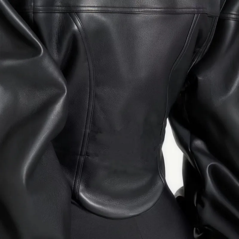 Damen Kurze taillierte Lederoptik‑Jacke mit Stehkragen und femininer Brustabsteppung Drune
