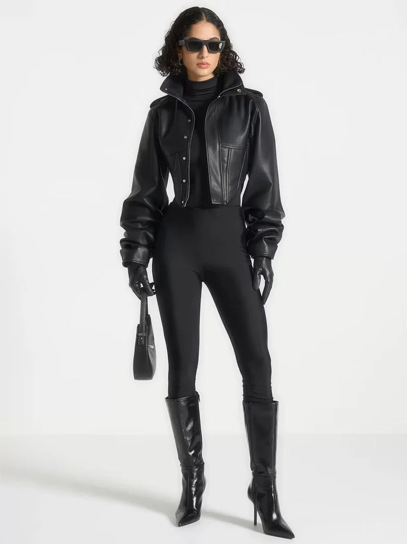 Damen Kurze taillierte Lederoptik‑Jacke mit Stehkragen und femininer Brustabsteppung Drune