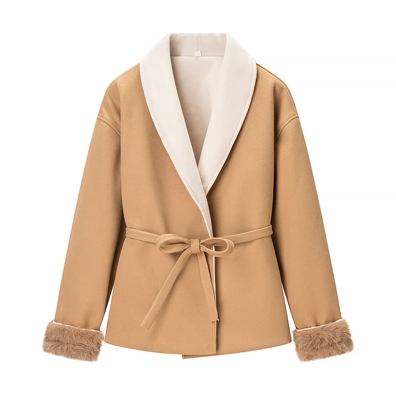 Damen Kurze taillierte Jacke mit Schalkragen, Bindegürtel und Kunstfellmanschetten Drune