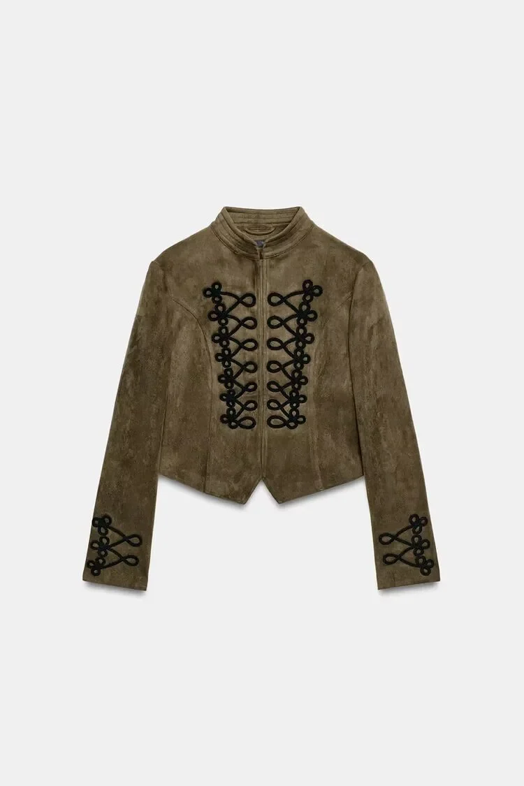 Damen Kurze Velourslederjacke im Military‑Look mit Stehkragen und dekorativen Kordelapplikationen Drune
