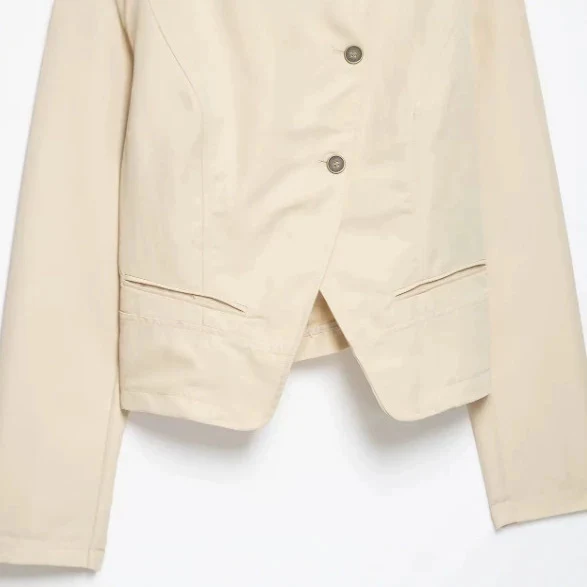 Damen Kurze taillierte Freizeitjacke im Blousonstil mit asymmetrischer Knopfreihe und Stehkragen Drune
