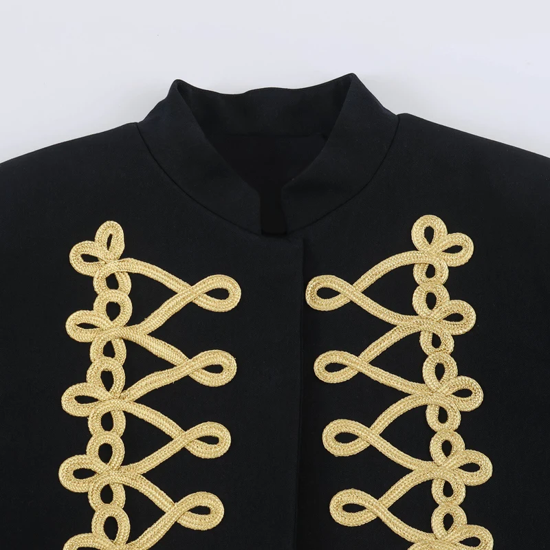 Damen Kurze Paradejacke im Military‑Look mit goldverzierter Kordelapplikation Drune