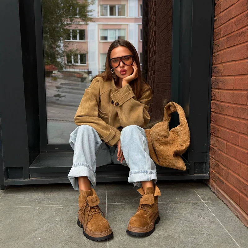 Damen Kurze doppeltreihige Veloursjacke mit Stehkragen, Ballonärmeln und aufgesetzten Taschen Drune