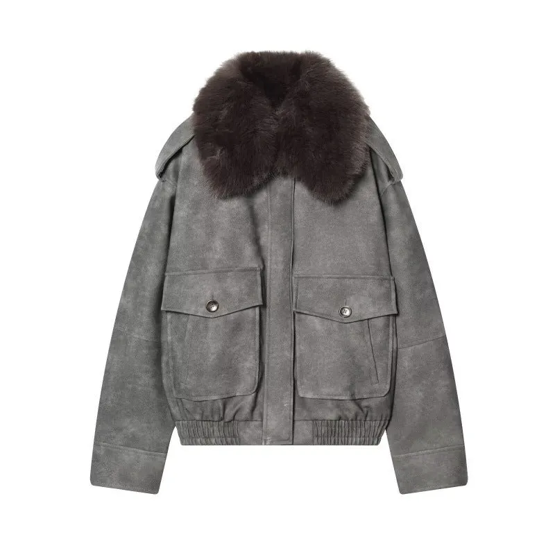 Damen Kurze Bomberjacke im Veloursleder‑Look mit voluminösem Fellkragen, Pattentaschen und elastischem Saum Drune