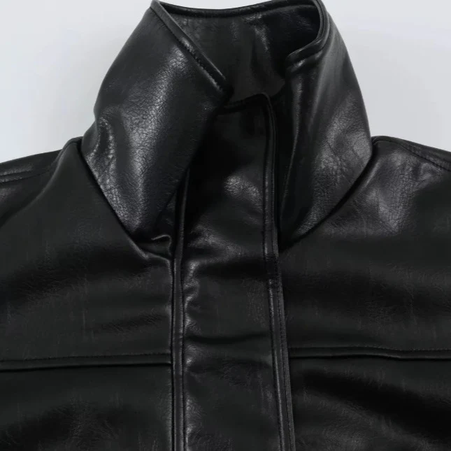 Damen Kurzblouson aus Kunstleder mit doppelreihiger Knopfleiste und Schultercape Drune