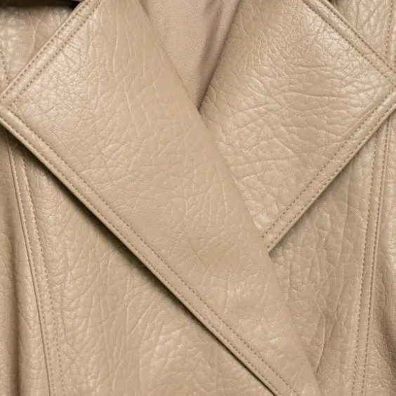 Damen Kurzblouson aus Kunstleder mit doppelreihiger Knopfleiste und Schultercape Drune