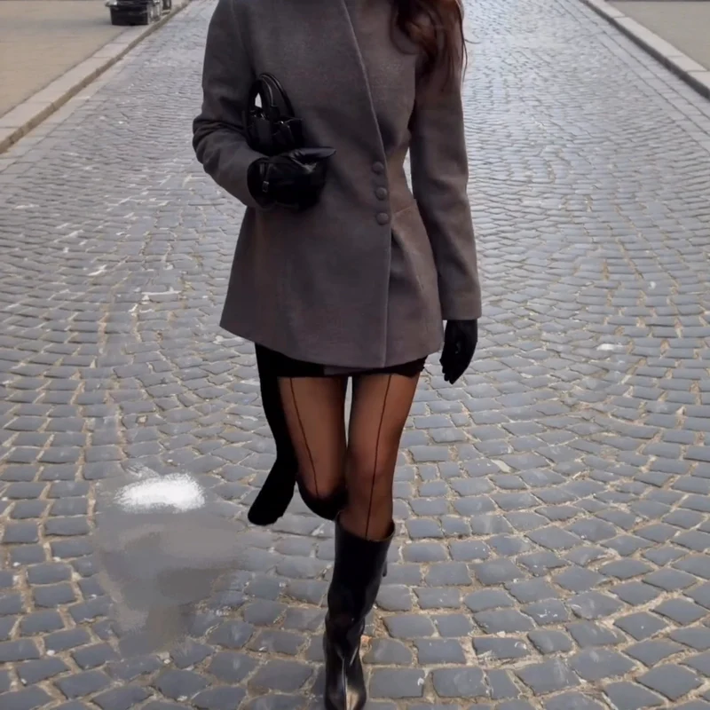 Damen Kurzblazer-Mantel mit asymmetrischer Drapierung und dekorativer Knopfreihe Drune
